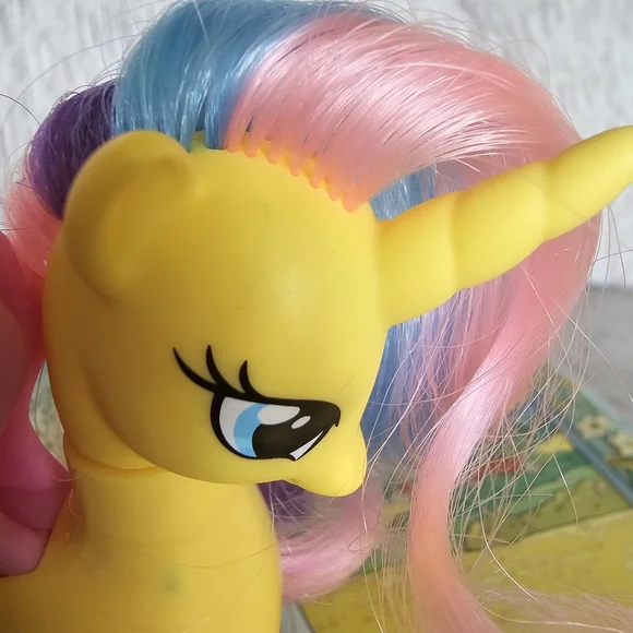 ♡ My Little Pony G4 Princess Gold Lily MLP Toy ♡ - Picture 3 of 12
